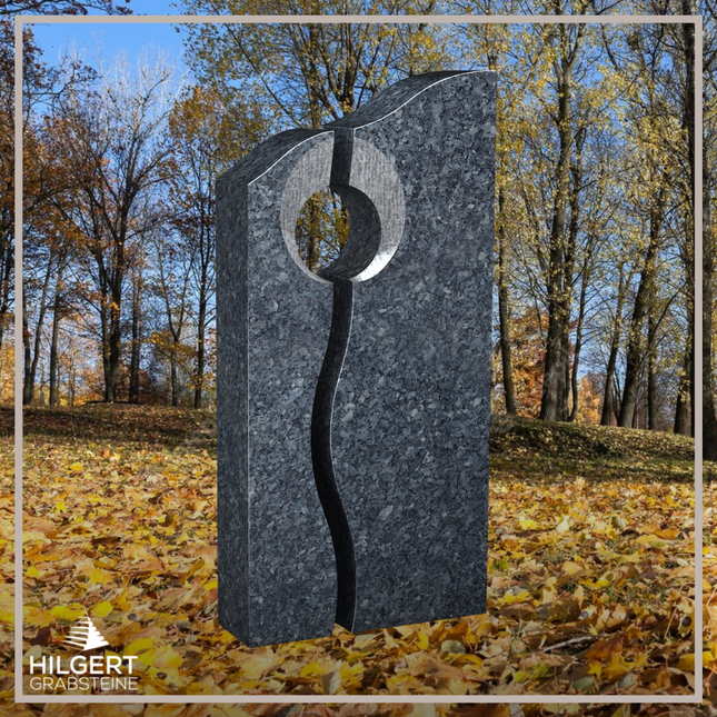 HO-LI-C178 | Hilgert Grabsteine | Stehender Grabstein aus Granit | auch als Urnengrabstein