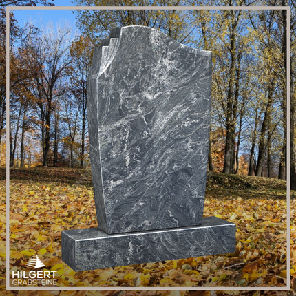 HO-LI-D016 | Hilgert Grabsteine | Stehender Grabstein aus Granit | auch als Urnengrabstein