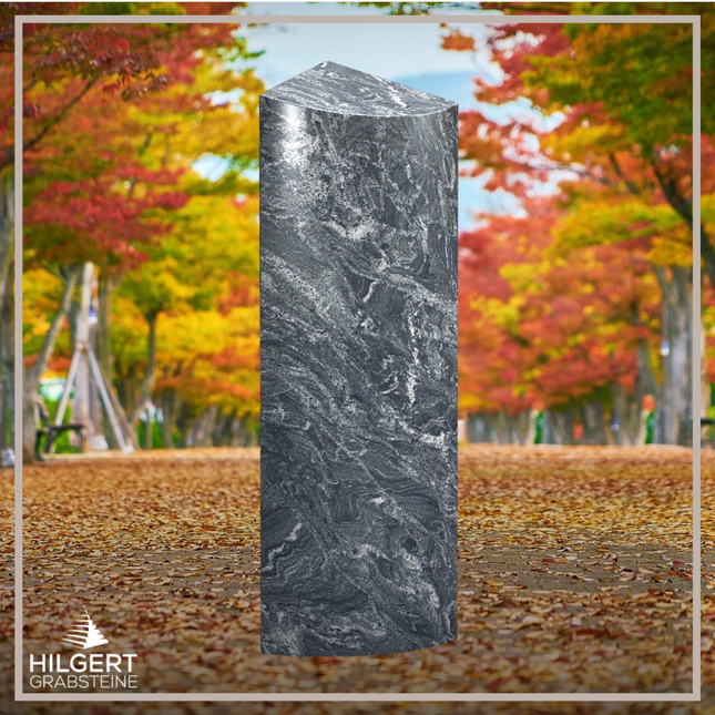 HO-LI-C032 | Hilgert Grabsteine | Stehender Grabstein aus Granit | auch als Urnengrabstein