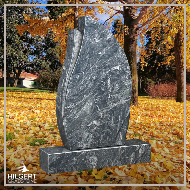 HO-LI-D177 | Hilgert Grabsteine | Stehender Grabstein aus Granit | auch als Urnengrabstein