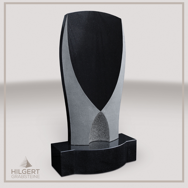 HO-LI-C095 | Hilgert Grabsteine | Stehender Grabstein aus Granit | auch als Urnengrabstein