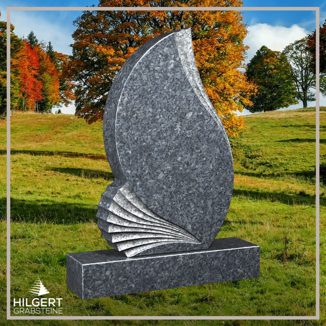 HO-LI-E018 | Hilgert Grabsteine | Stehender Grabstein aus Granit | auch als Urnengrabstein