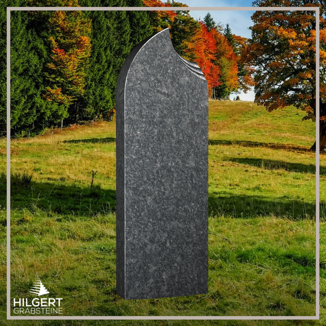 HO-LI-E045 | Hilgert Grabsteine | Stehender Grabstein aus Granit | auch als Urnengrabstein