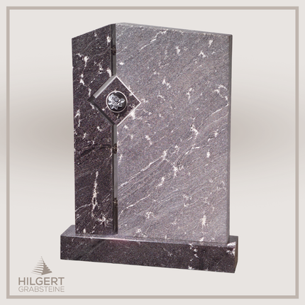 HO-GR-002224 | Hilgert Grabsteine | Stehender Grabstein aus Naturstein