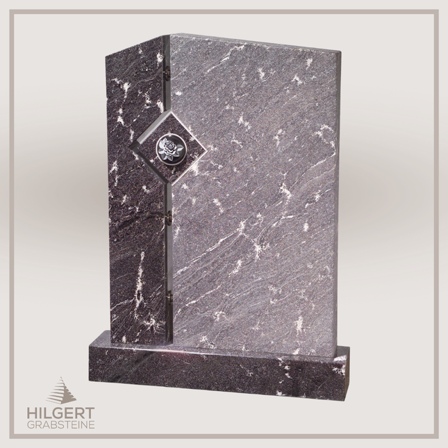 HO-GR-002224 | Hilgert Grabsteine | Stehender Grabstein aus Naturstein
