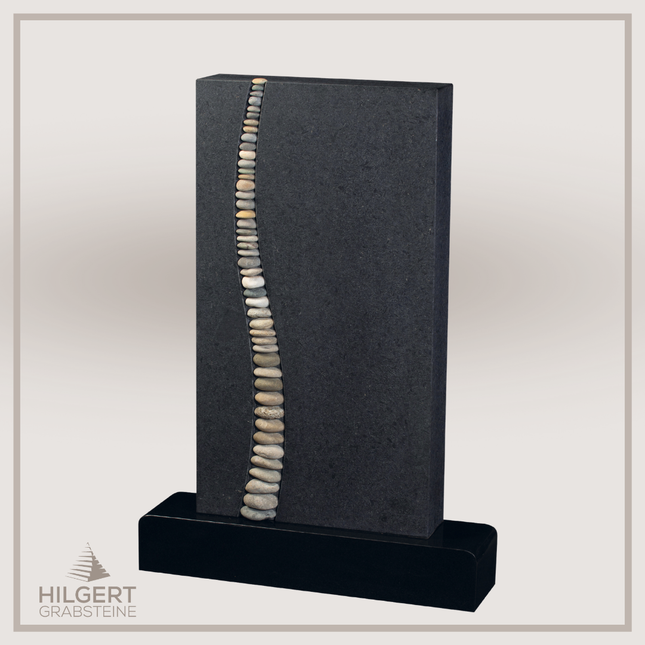 HO-GR-003282 | Hilgert Grabsteine | Stehender Grabstein aus Naturstein