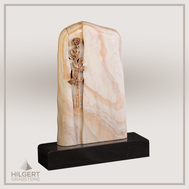 HO-GR-003407 | Hilgert Grabsteine | Stehender Grabstein aus Naturstein
