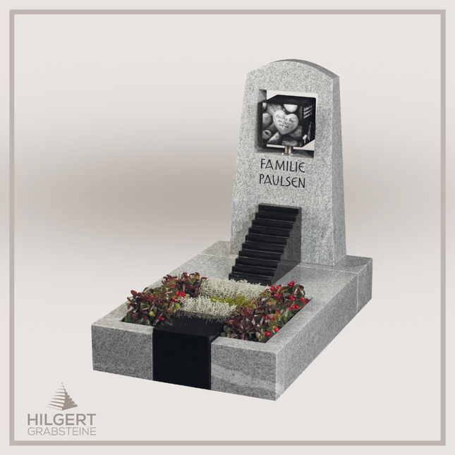 UR-GR-UA467-OT-003267 | Hilgert Grabsteine | Urnengrabstein aus Granit